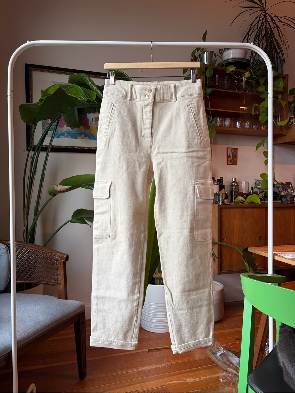 Aritzia / Wilfred Free White/Cream Cargo Pants in Size 6